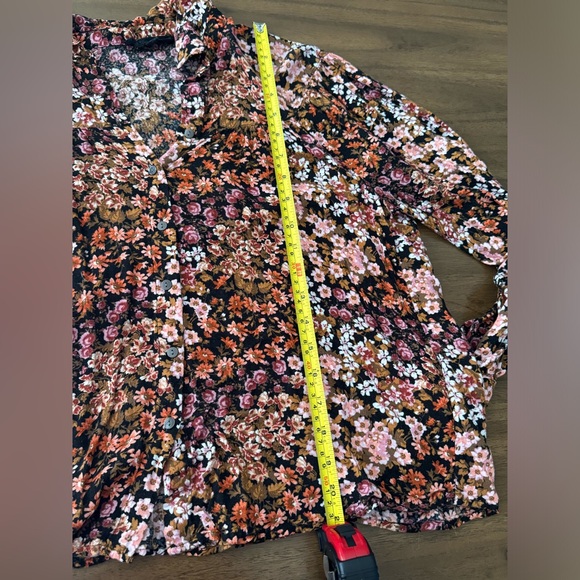 Jane & Delancey Floral Top Size Medium - Picture 4 of 6